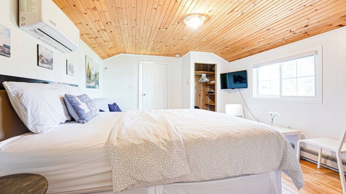 Magnetawan Cabin | Beach Cabin On Lake Cecebe- Maijac Resort & Marina