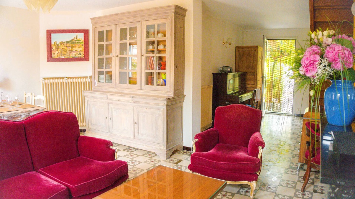 Montredon House | BEACH & CALANQUES 300yd away, COSY HOUSE 10min from the heart of Marseille, Wifi