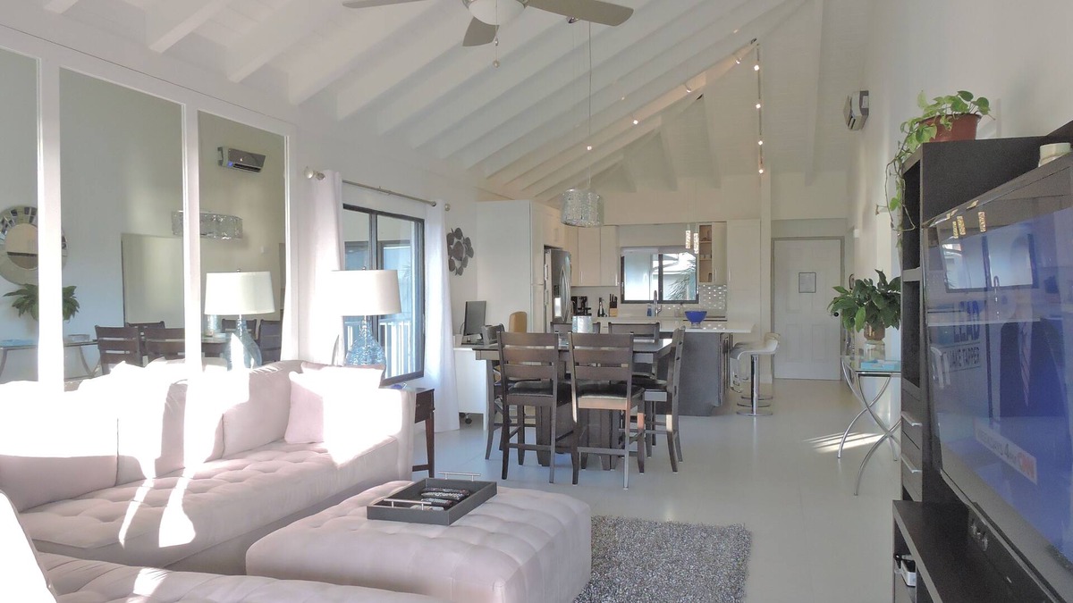 Seven Mile Beach Condo | Beach Condo with Sunset Views