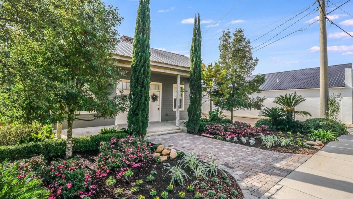 Biloxi Cottage | Beach Cottage 1800's Nola style cottage