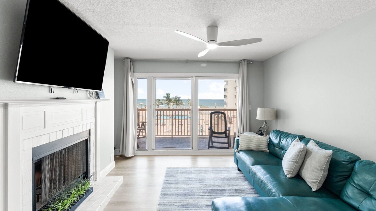 St. Petersburg - Clearwater Condo | Beach Cottage 2204 Condo Direct View of the Gulf