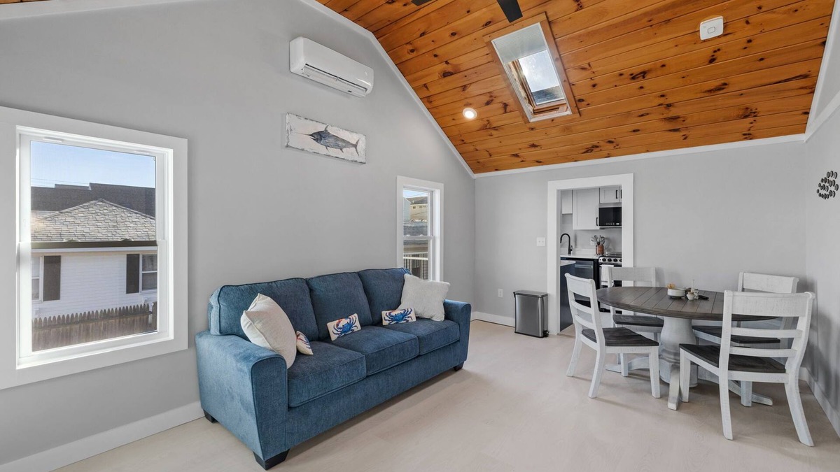 Hampton Cottage | Beach Cottage 5 min. to Beach, Shops, Boardwalk
