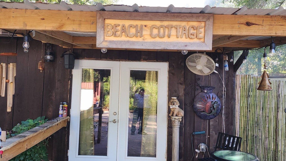 Navarre Cabin | Beach Cottage 5min walk to bay or 5 min. Travel to Gulf of Mexico
