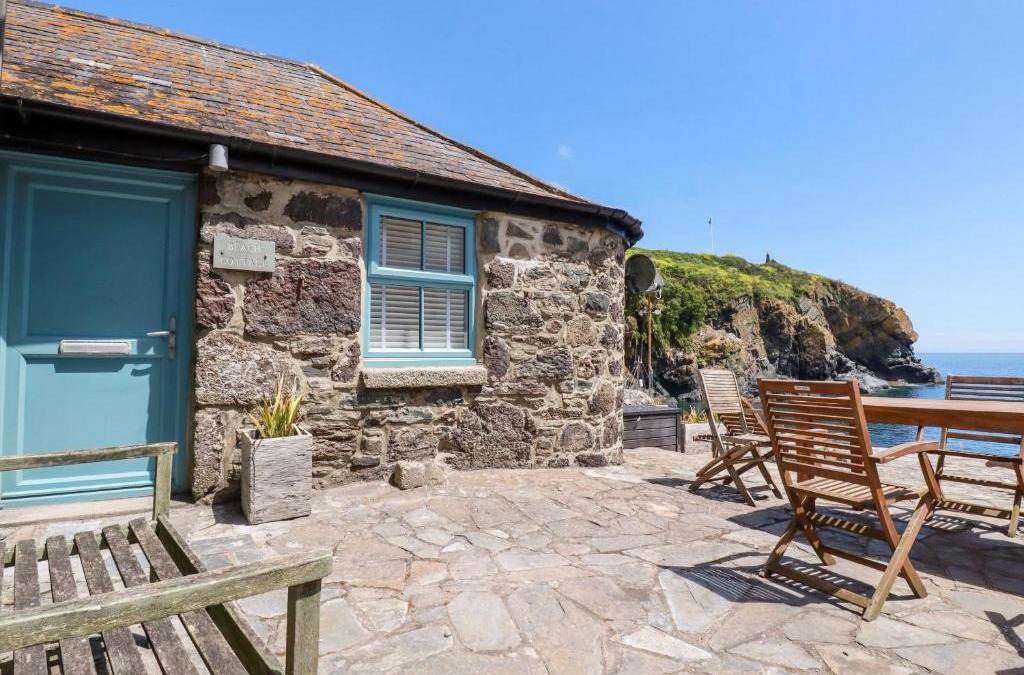 Cadgwith House | Beach Cottage