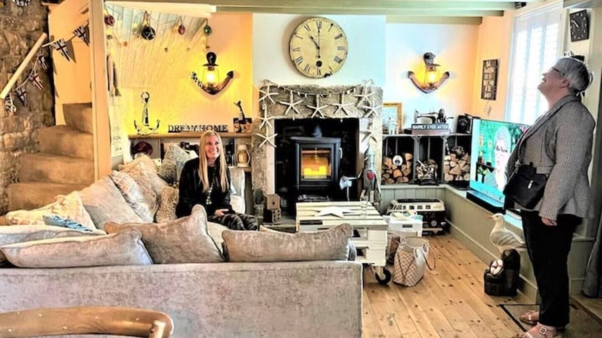Robin Hood's Bay House | Beach cottage + patio & parking, 2 minutes walk to beach!
