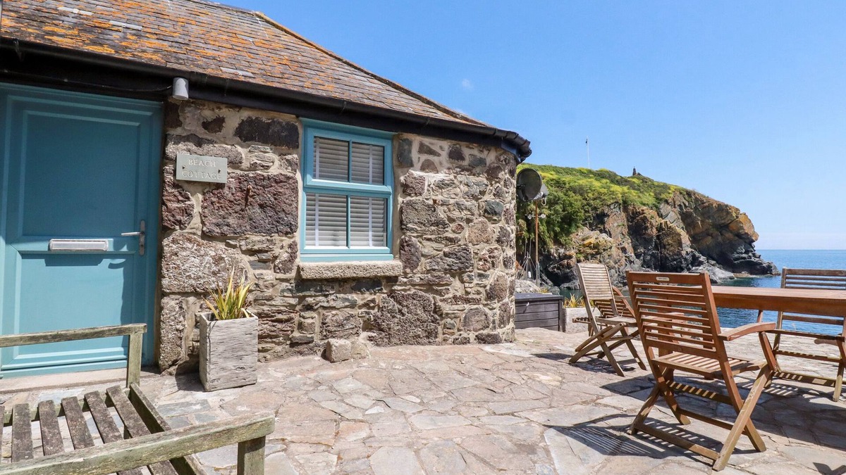 Cadgwith Cottage | BEACH COTTAGE, romantic, luxury holiday cottage in Cadgwith