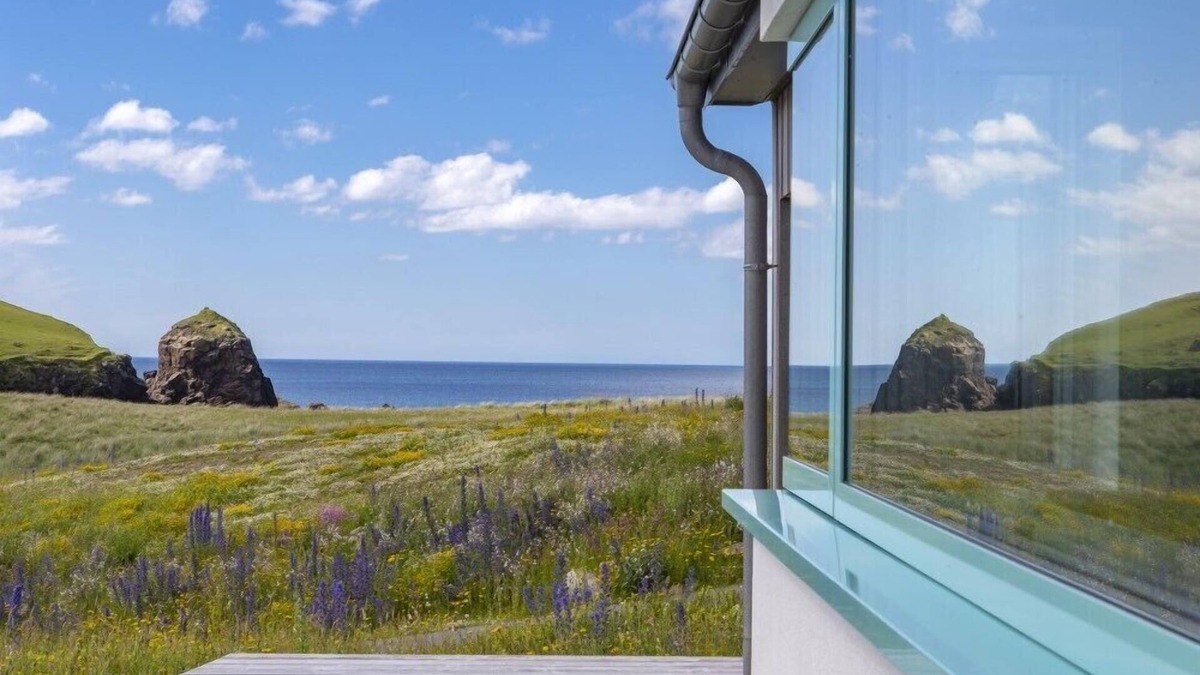 Arnol Cottage | BEACH COTTAGE, romantic, luxury holiday cottage in Dalbeg