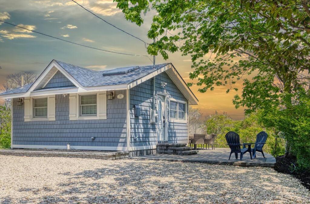 Baiting Hollow Villa | Beach cottage villa
