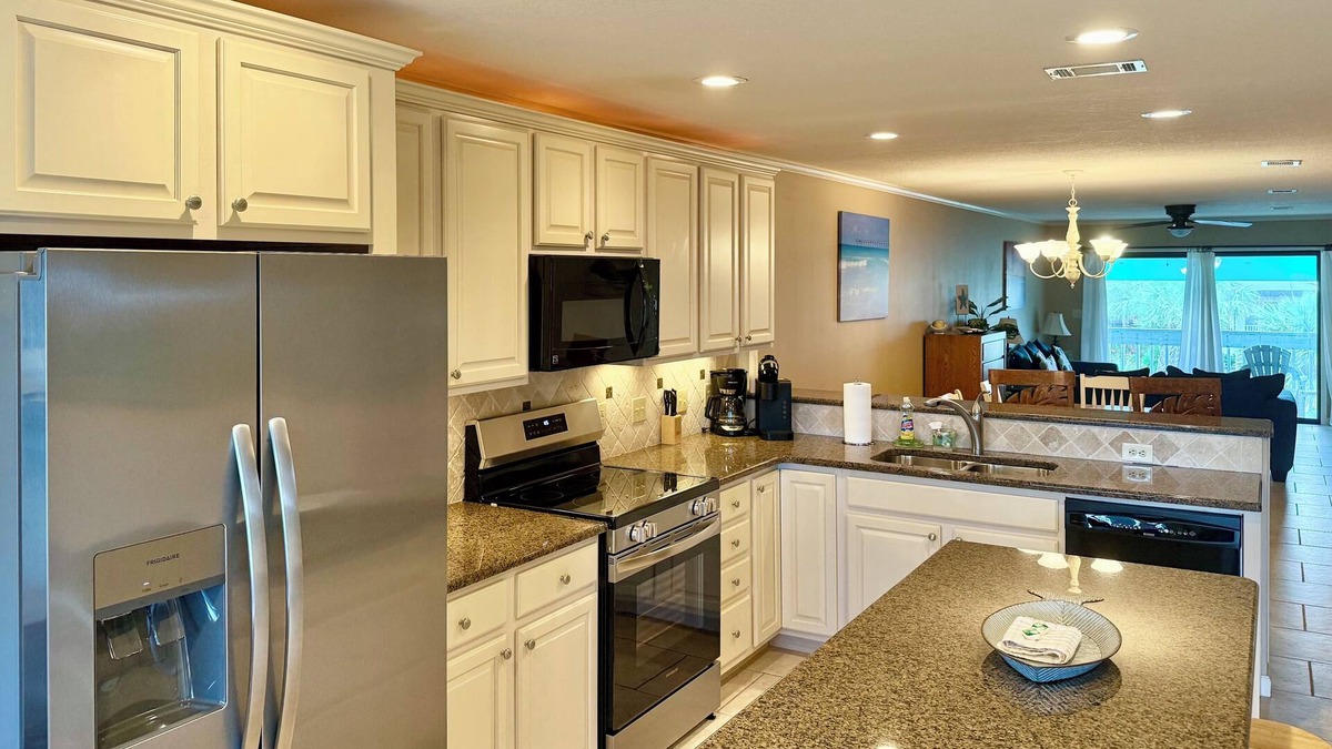 Villa Sabine Condo | Beach Daze! ❤️ Heart of Pcola Beach! 🏝️ Veteran owned.🇺🇸