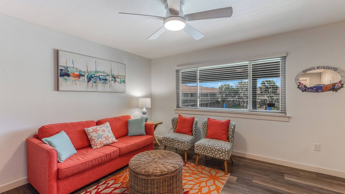 Port Aransas Condo | Beach Daze- Roomy1 BDRM a block from the BEACH & Large Pool