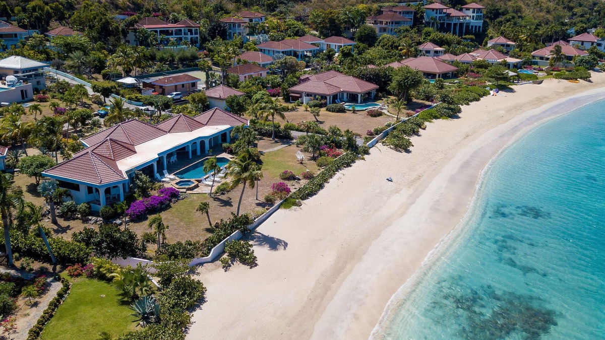 Spanish Town Villa | BEACH DREAMS Luxury Beachfront Villa - 4 Bedroom En-Suites, AC, POOL