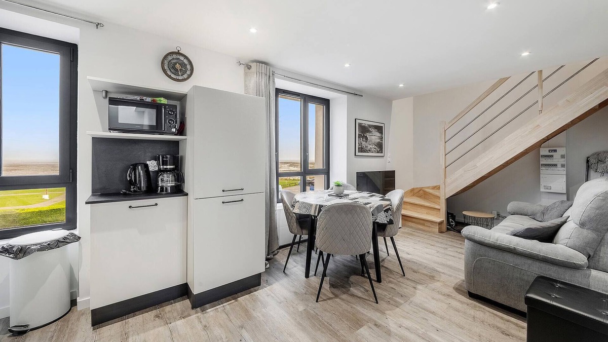Saint-Benoit-des-Ondes Apartment | Beach front apartment