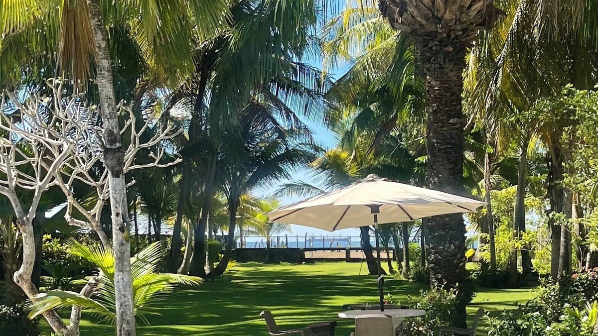 Puntarenas House | Beach Front 1940 retro 3-bedrm house AC/Wifi: Privacy & Comfort in Puntarenas.