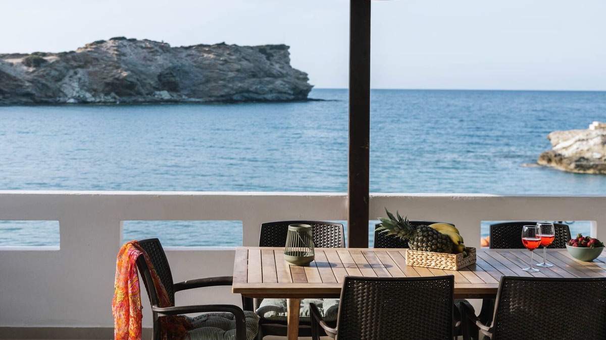 Lygaria Apartment | Beach front apartment with swimming pool ideal for families