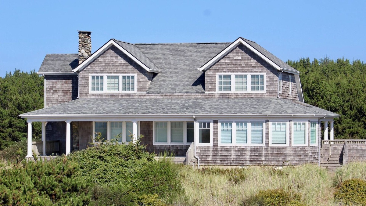 Grayland House | Beach Front, Cape Cod Coastal Story Book Home, 10 minutes from Westport