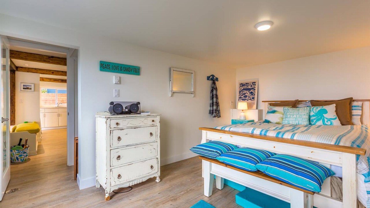 Roberts Creek House | Beach Front Cottage Floor , chic and perfect for a family of four