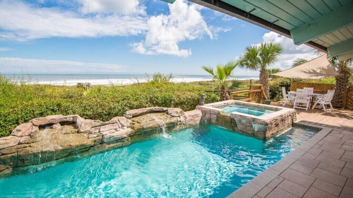 Crescent Beach House | Beach Front,Heated Pool,Spa, Beach Views, Umbrella+Lounger for beach, Balconies