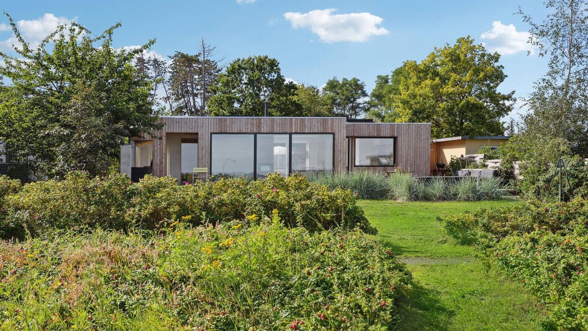 Hov House | Beach front home in Tranekær with sauna