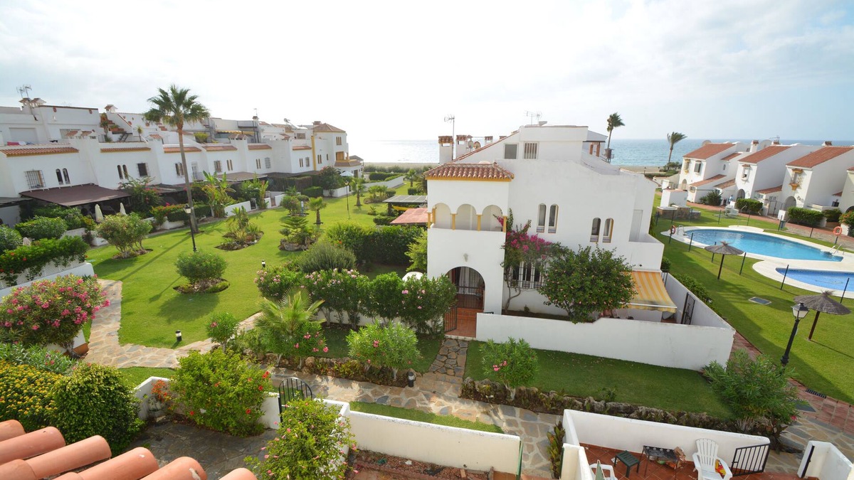 Marina de Casares House | Beach front House with 4 bedrooms with pool near Sabinillas (Estepona)
