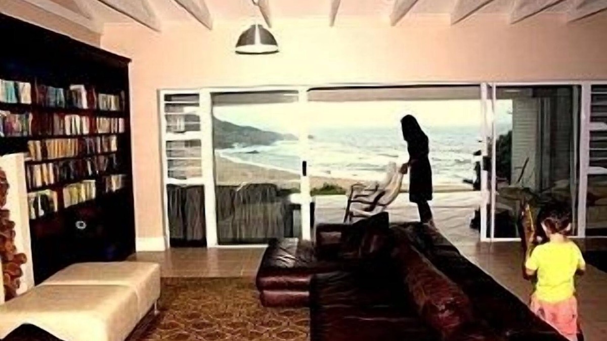 Glenmore House | Beach Front House with Private Pool and Endless Sea Views