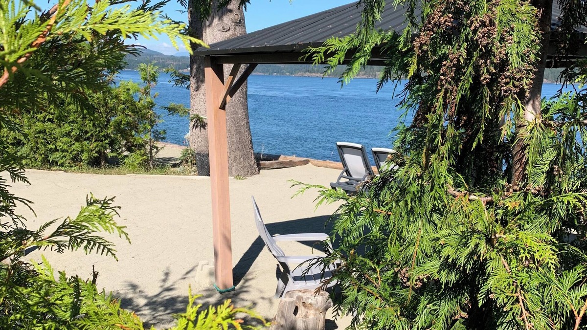 Campbell River Apartment | Beach Front Luxury Private Hot Tub Sandy Beach