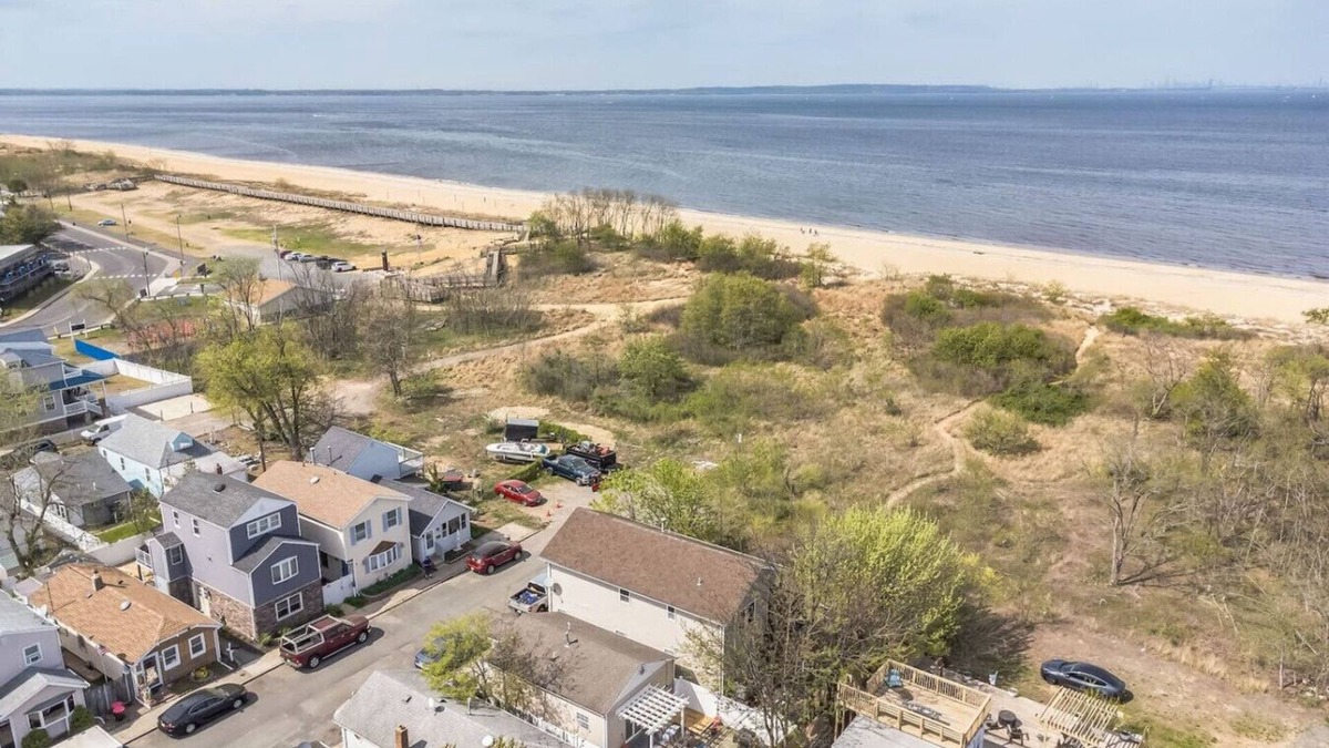 Keansburg House | Beach front oasis - Hot tub - Sleeps 7