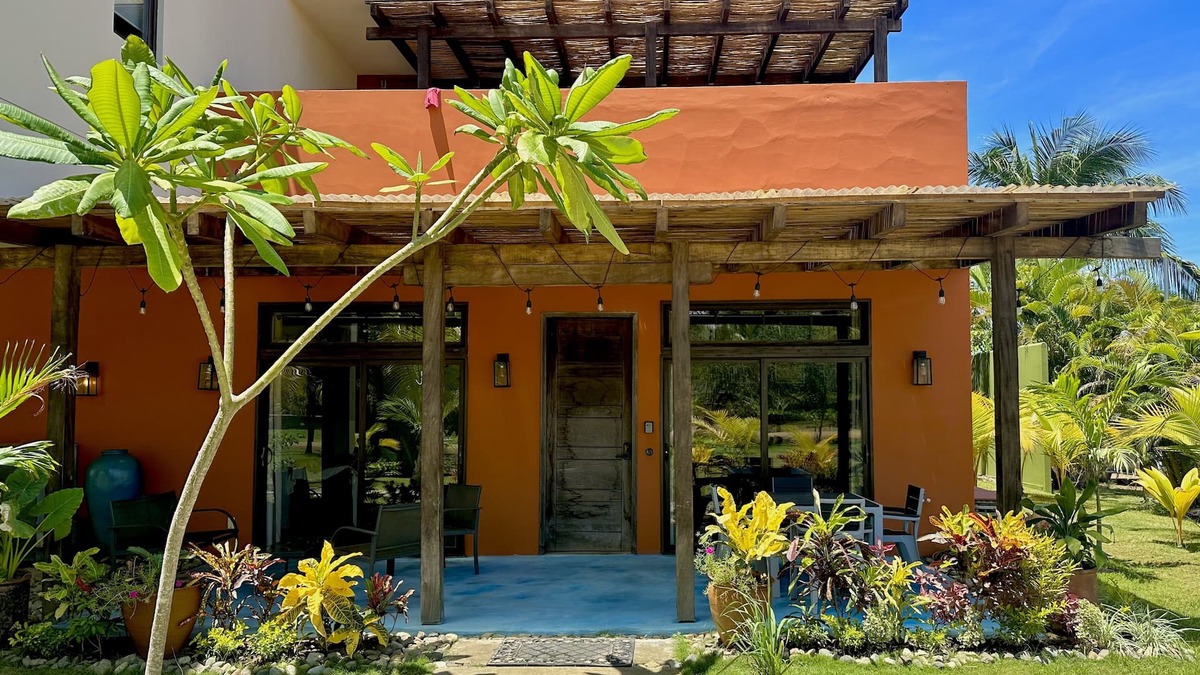 Las Escobas del Venado Apartment | Beach front condo in the heart of Playa Venao. Sea, Surf, Bars, Restaurants…