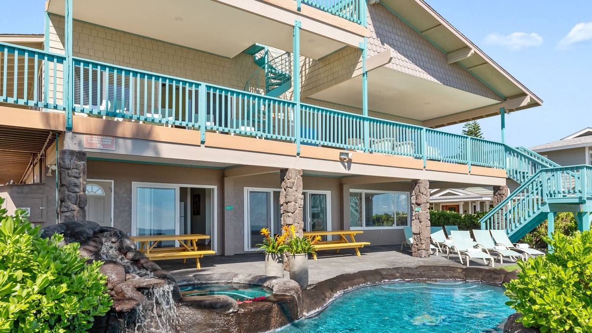 Makaha House | BEACH FRONT Paradise With A/C, Pool & Jet Tub