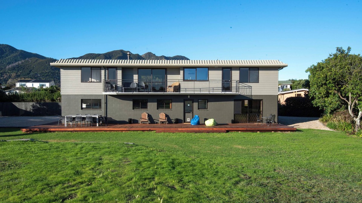 Clifton House | BEACH FRONT - Sunflower Beach House Pohara