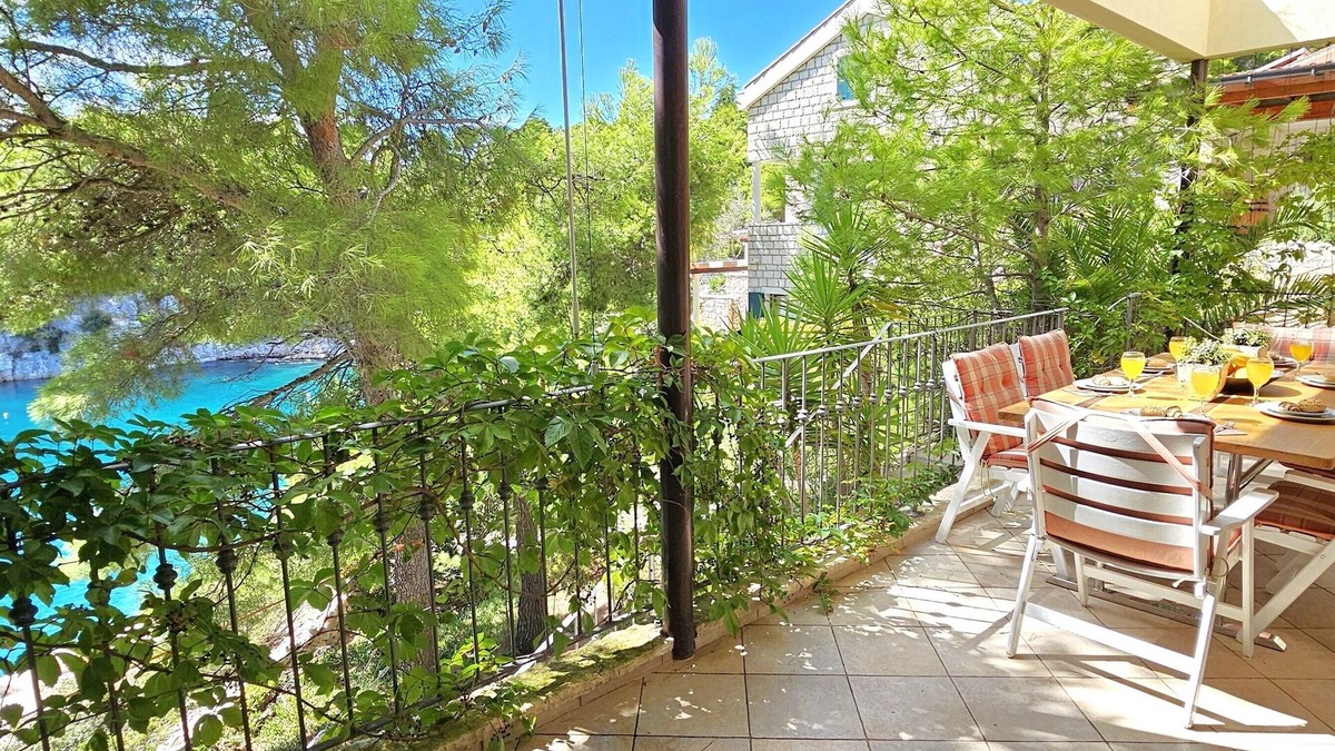 Cove Osibova (Milna) Villa | Beach Front Villa, Private Garden, In Quiet Bay, With Boat Mooring