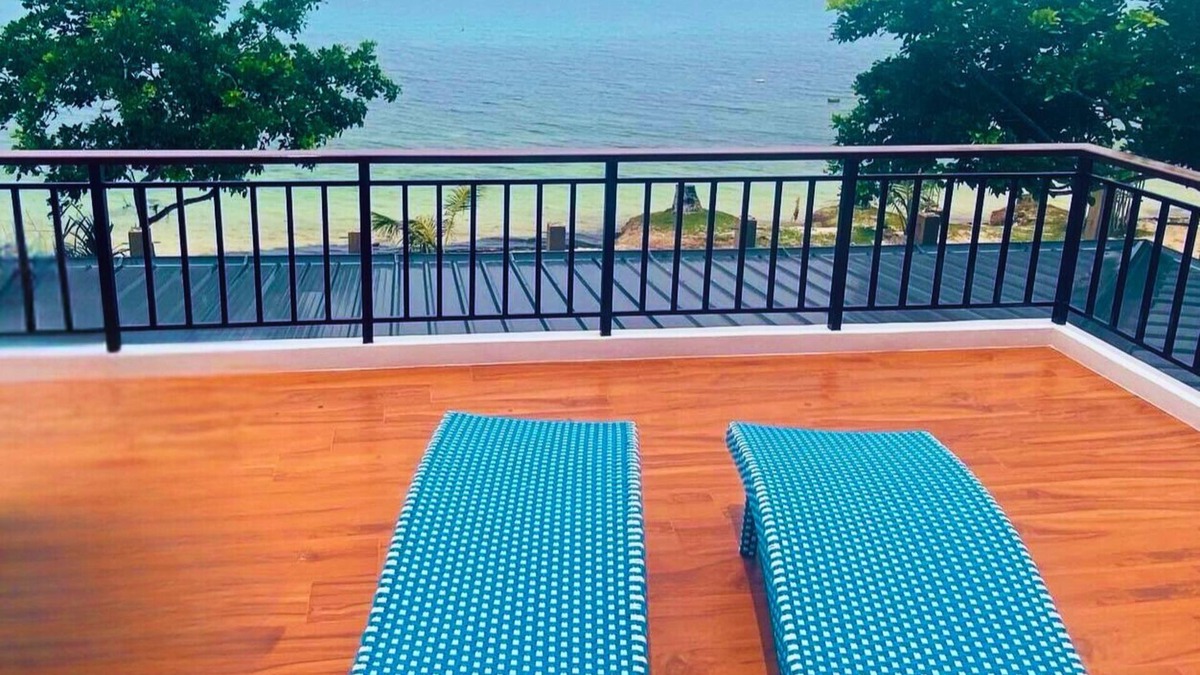Maria House | Beach front Villa w/garden and outdoor kitchen,