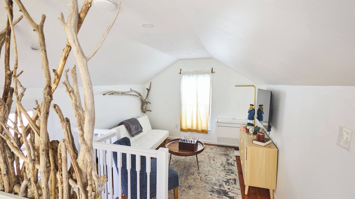 Hull House | Beach Getaway! Sun, Sand, & Dreamy Summer Deals!