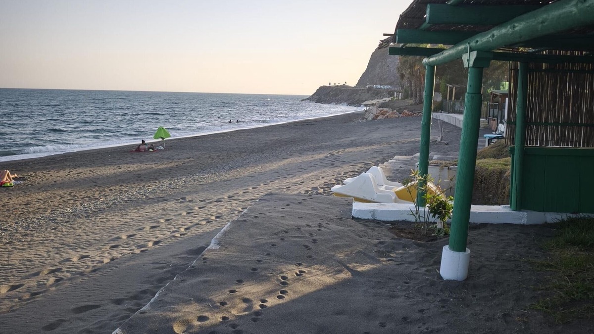 Almayate Bajo Villa | Beach house in Valle Niza with direct sea access and parking