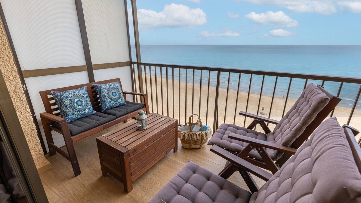 El Moncayo Apartment | Beach Haven by Fidalsa