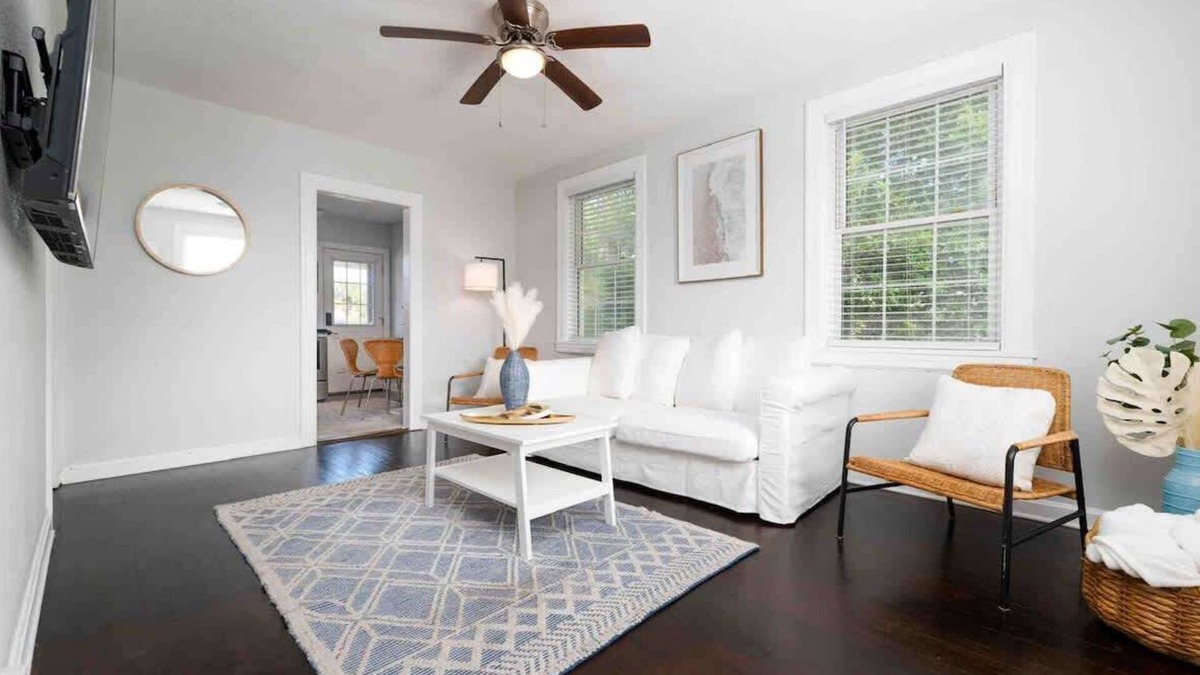 Neptune Beach Apartment | ~Beach Haven~ Walk to the beach!