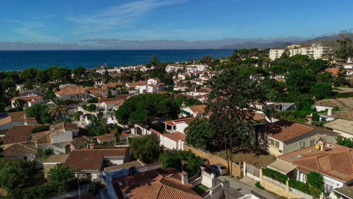 Urbanizacion Costabella House | Beach holiday home with private terrace and barbecue, Costabella