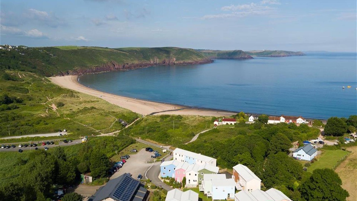 Stackpole Ski Chalet | Beach Home 3 mins walk to beach - Freshwater East