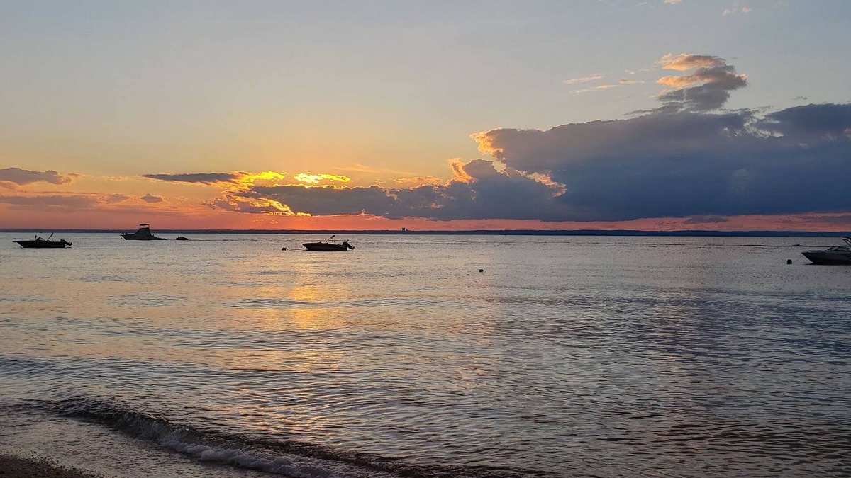 Bayville House | Beach Home w/Private Beach Access just feet away