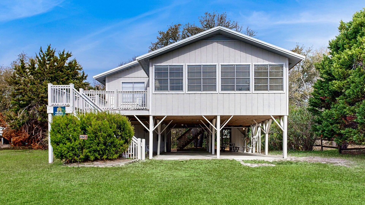 Edisto Island House | Beach home with huge lawn, open deck, covered patio & grill