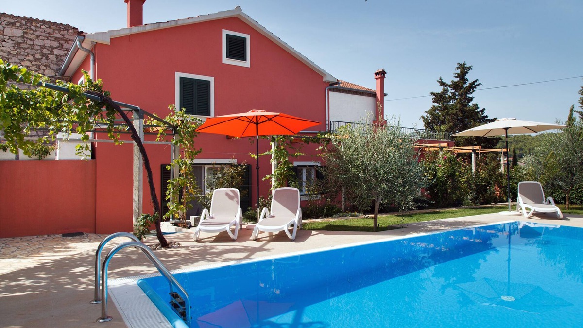 Sutomiscica Villa | Beach house, 5 people, private pool, garden, terrace, families & kids