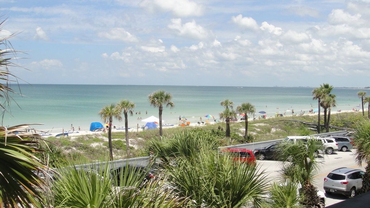 Pass-a-Grille House | Beach House 50 Steps to Beautiful Pass-A-Grille BeachnPanoramic Gulf Viewsnn