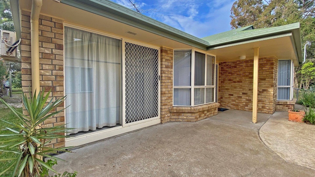 Amity Point House | Beach House Backing onto Bush