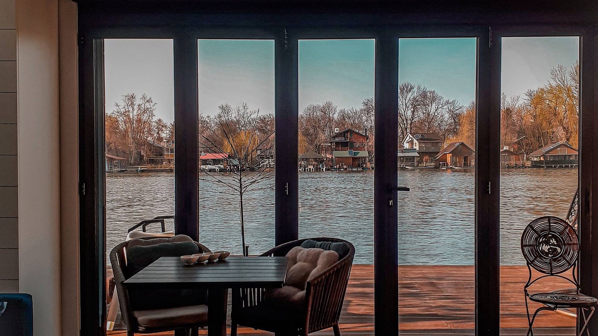 Cukarica Boat Rental | Beach House Belgrade