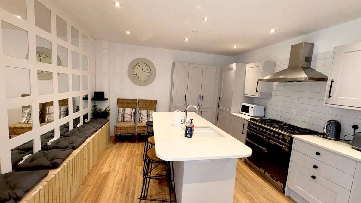 Blackpool Town Center House | Beach House by Sasco