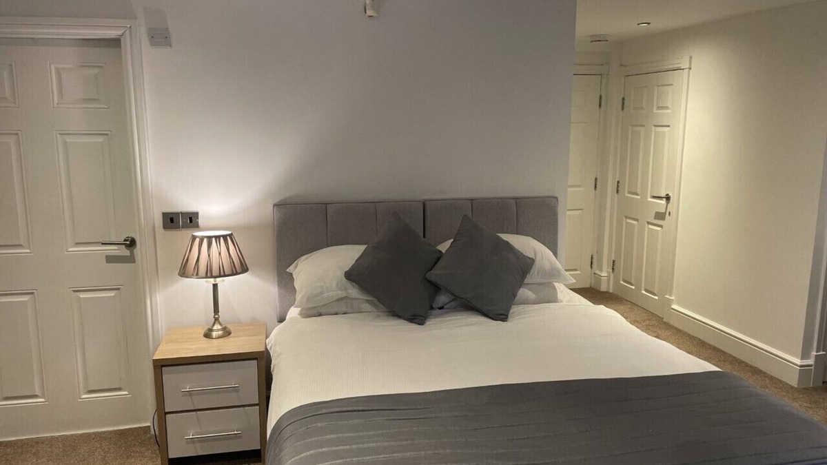 Birkdale Apartment | Beach House - Courtyard 1 Bed