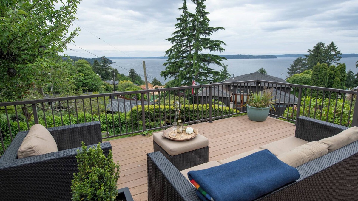 Alki House | Beach house in quiet neighborhood w stunning view. Close to Alki & Downtown.