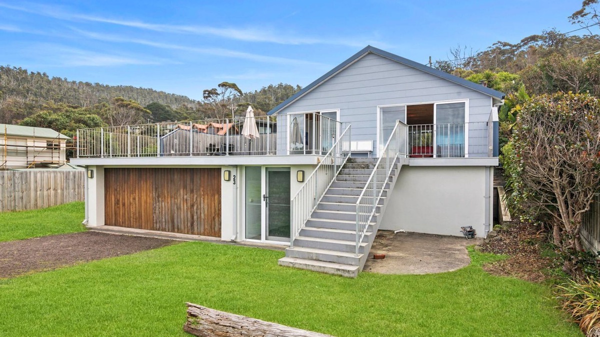Separation Creek House | Beach House - Just steps from the beach