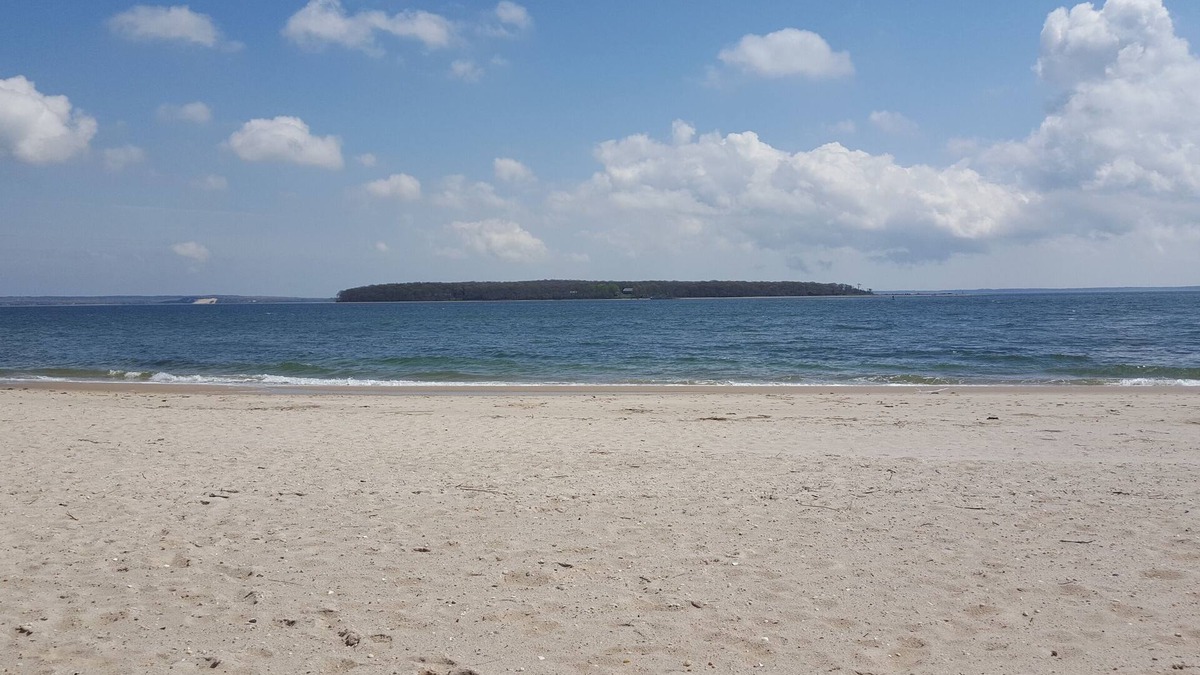 New Suffolk House | Beach House New Suffolk Amazing Location!