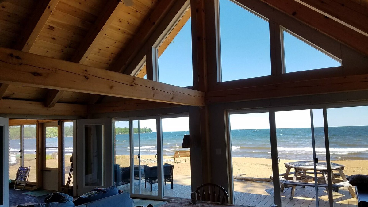 L'Anse Cottage | Beach house on sandy bay of Lake Superior