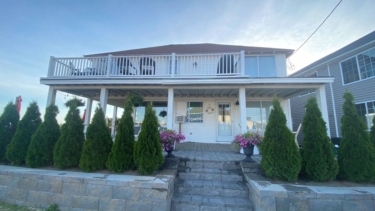 Old Lyme House | Beach House steps from the ocean! Old Lyme, CT